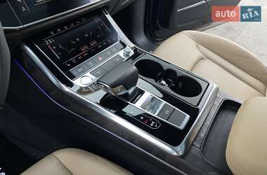 Внедорожник / Кроссовер Audi Q8 2018 в 