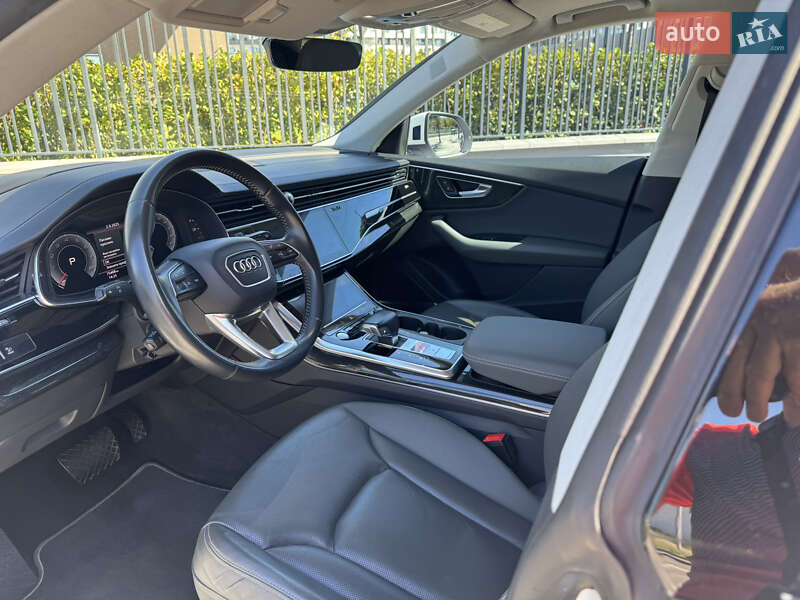 Внедорожник / Кроссовер Audi Q8 2018 в Киеве