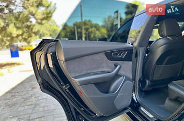Внедорожник / Кроссовер Audi Q8 2018 в 