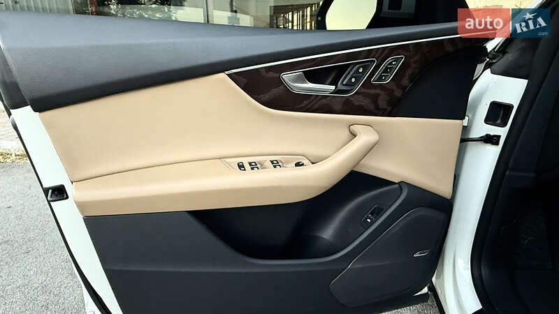 Внедорожник / Кроссовер Audi Q8 2019 в Запорожье