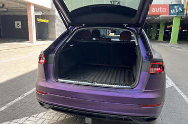 Внедорожник / Кроссовер Audi Q8 2021 в 