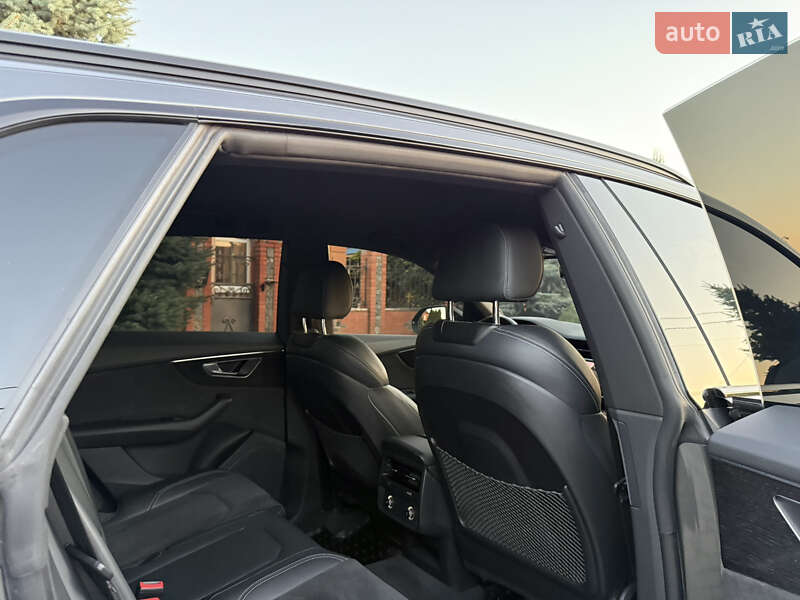 Позашляховик / Кросовер Audi Q8 2019 в Києві