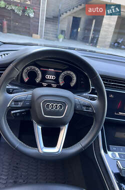 Внедорожник / Кроссовер Audi Q8 2020 в 