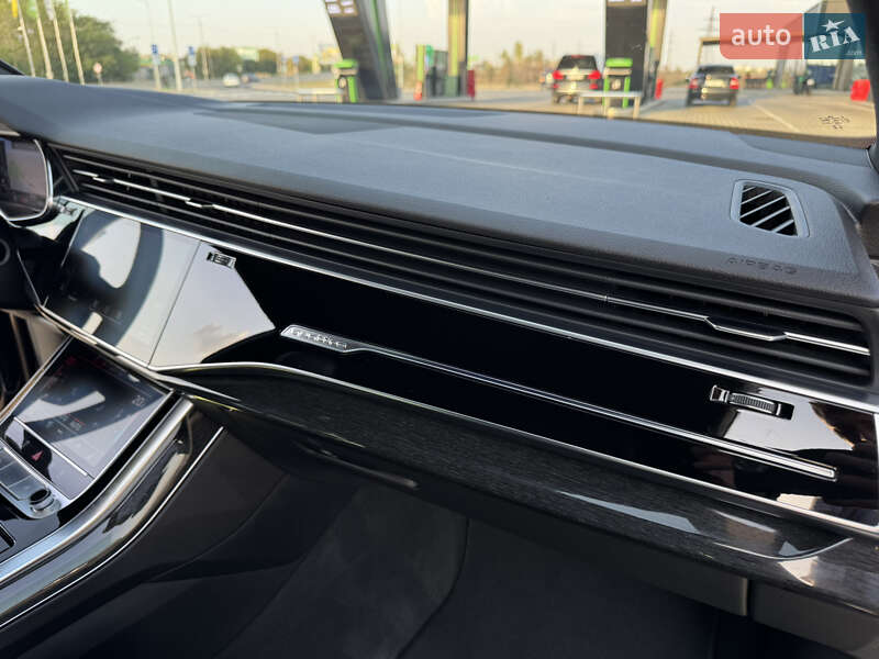 Внедорожник / Кроссовер Audi Q8 2020 в Киеве