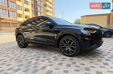 Внедорожник / Кроссовер Audi Q8 2019 в 