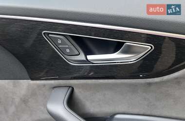 Внедорожник / Кроссовер Audi Q8 2020 в 
