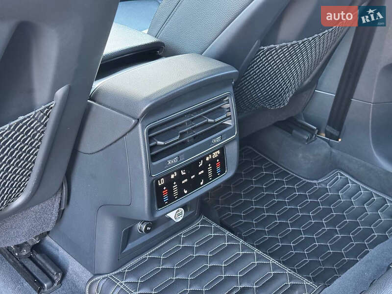 Позашляховик / Кросовер Audi Q8 2019 в Луцьку