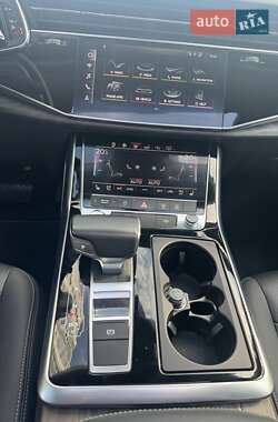 Внедорожник / Кроссовер Audi Q8 2018 в 