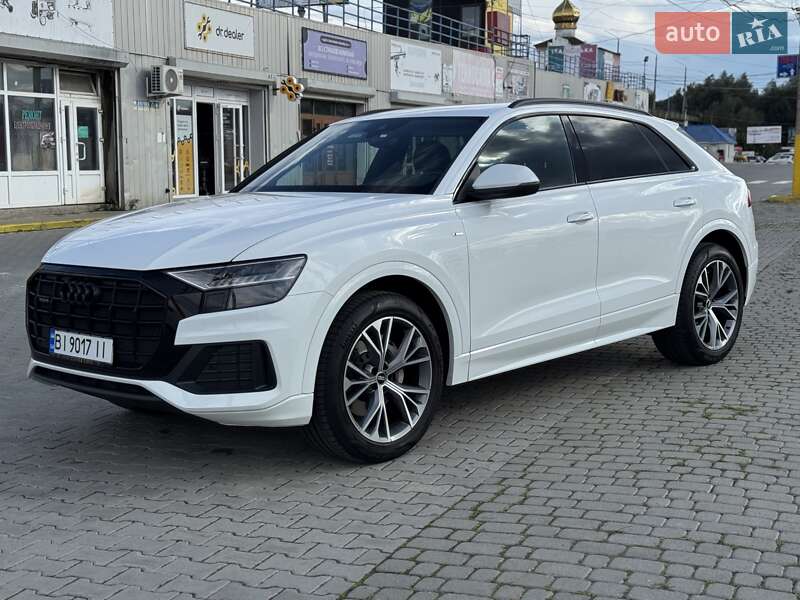 Внедорожник / Кроссовер Audi Q8 2021 в 
