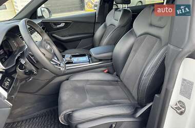 Внедорожник / Кроссовер Audi Q8 2021 в 