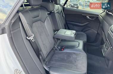 Внедорожник / Кроссовер Audi Q8 2021 в 