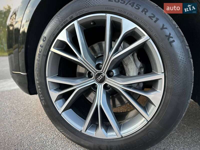 Внедорожник / Кроссовер Audi Q8 2023 в Киеве