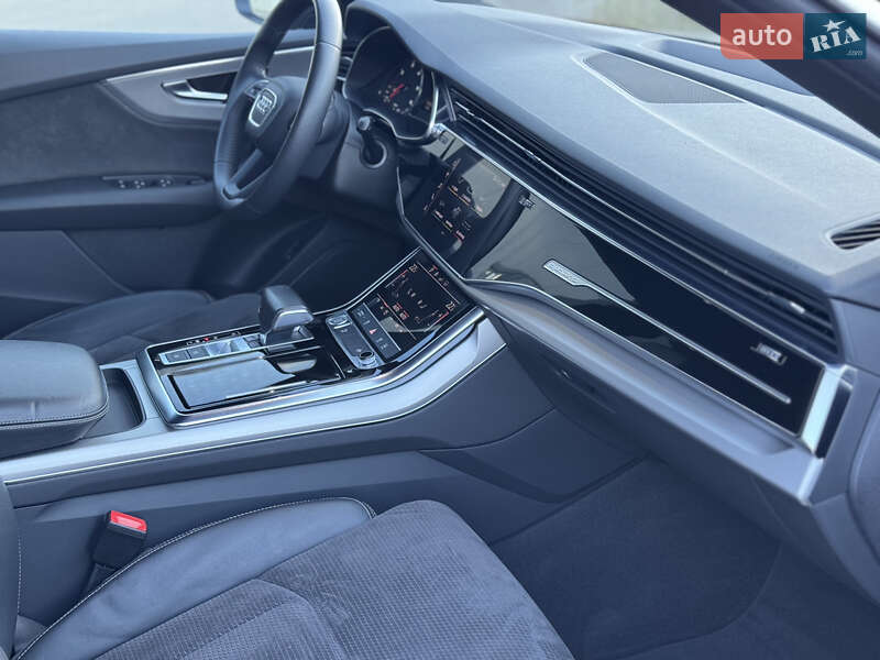 Внедорожник / Кроссовер Audi Q8 2019 в Киеве