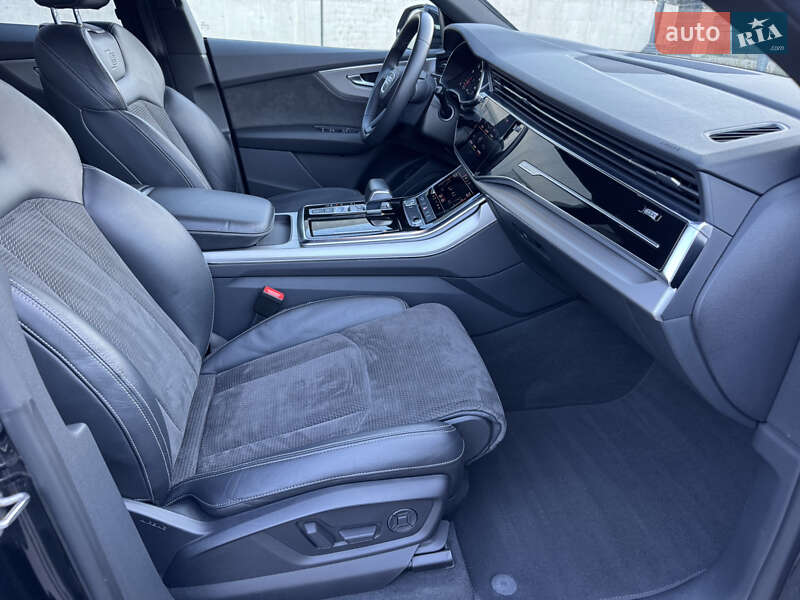 Внедорожник / Кроссовер Audi Q8 2019 в Киеве