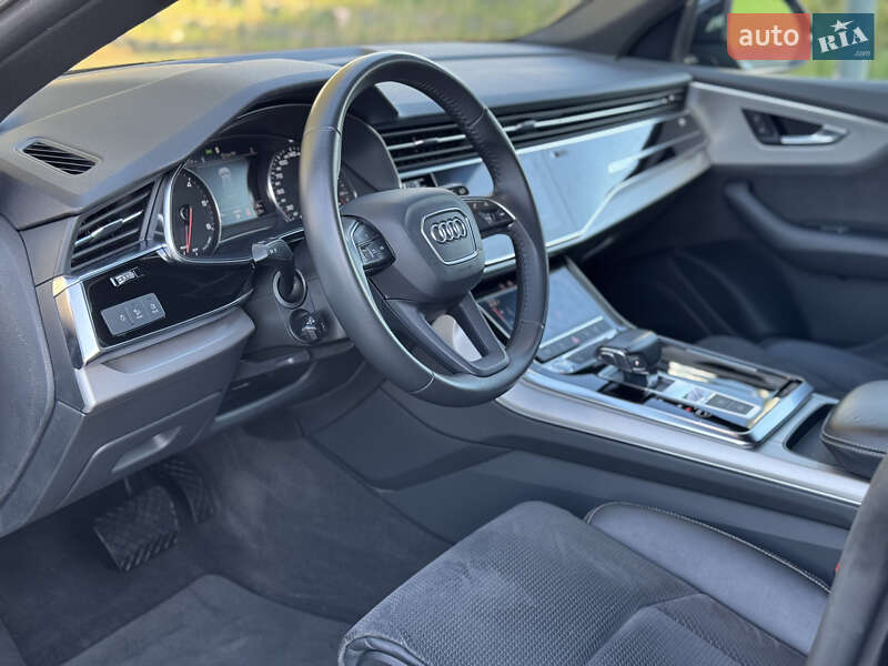 Внедорожник / Кроссовер Audi Q8 2019 в Киеве