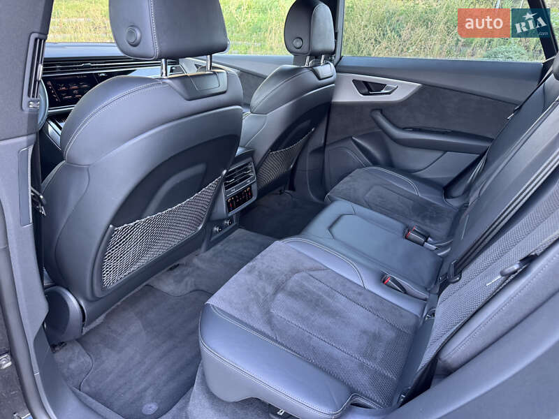 Внедорожник / Кроссовер Audi Q8 2019 в Киеве