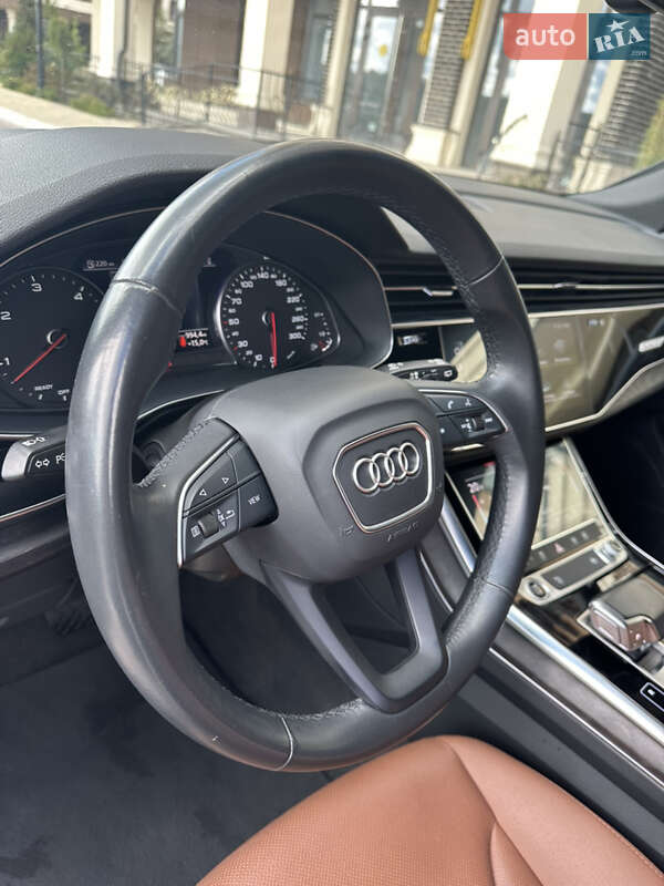 Внедорожник / Кроссовер Audi Q8 2021 в Киеве
