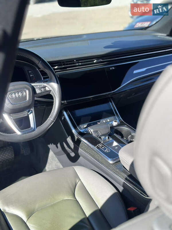 Внедорожник / Кроссовер Audi Q8 2018 в Киеве