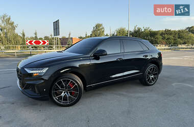Позашляховик / Кросовер Audi Q8 2023 в 