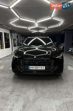 Позашляховик / Кросовер Audi Q8 2023 в 