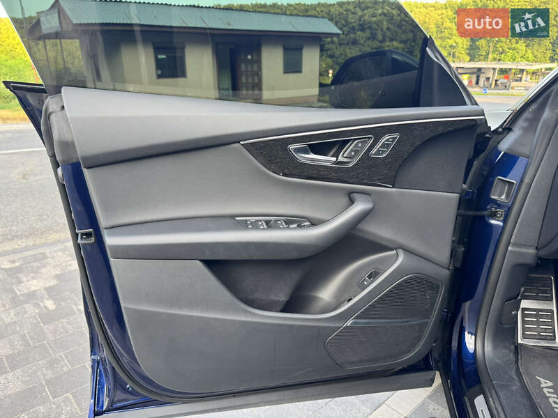 Внедорожник / Кроссовер Audi Q8 2019 в Киеве
