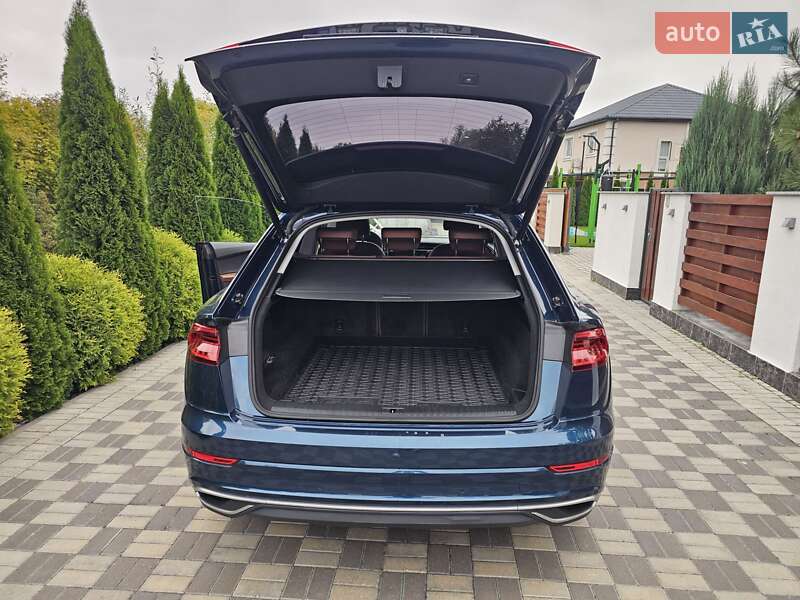 Внедорожник / Кроссовер Audi Q8 2021 в Киеве