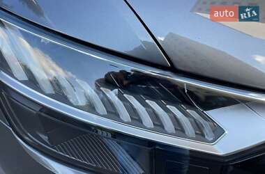 Внедорожник / Кроссовер Audi Q8 2023 в 