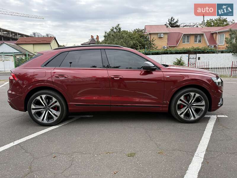Внедорожник / Кроссовер Audi Q8 2021 в Одессе