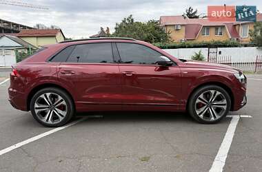 Внедорожник / Кроссовер Audi Q8 2021 в 