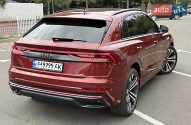 Внедорожник / Кроссовер Audi Q8 2021 в 