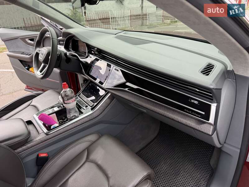 Внедорожник / Кроссовер Audi Q8 2021 в Одессе