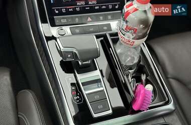 Внедорожник / Кроссовер Audi Q8 2021 в 