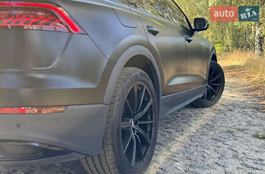 Внедорожник / Кроссовер Audi Q8 2022 в 