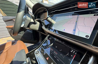 Внедорожник / Кроссовер Audi Q8 2022 в 