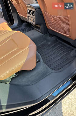 Внедорожник / Кроссовер Audi Q8 2022 в 