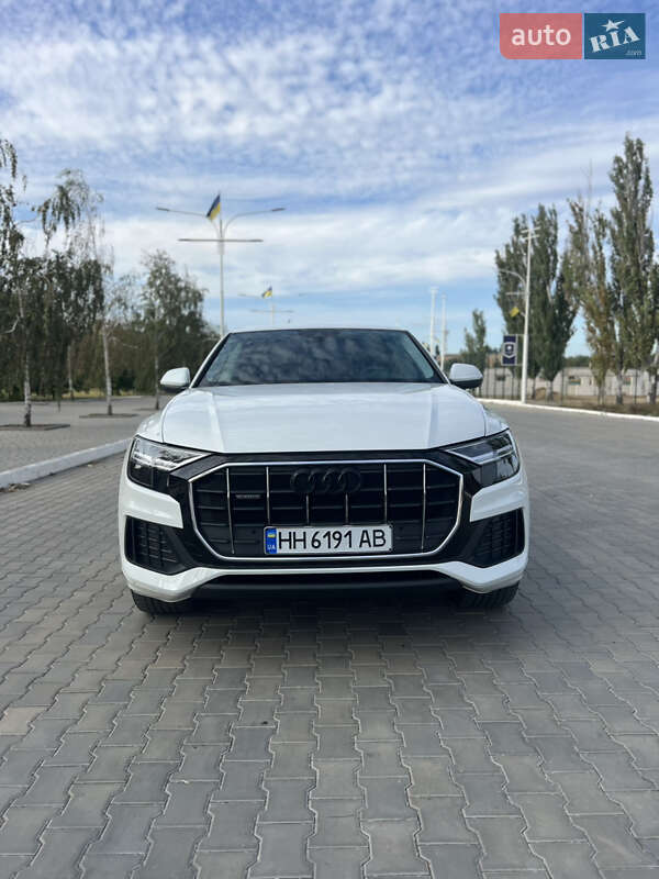 Внедорожник / Кроссовер Audi Q8 2021 в Измаиле