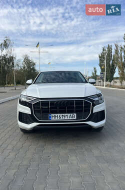 Внедорожник / Кроссовер Audi Q8 2021 в 