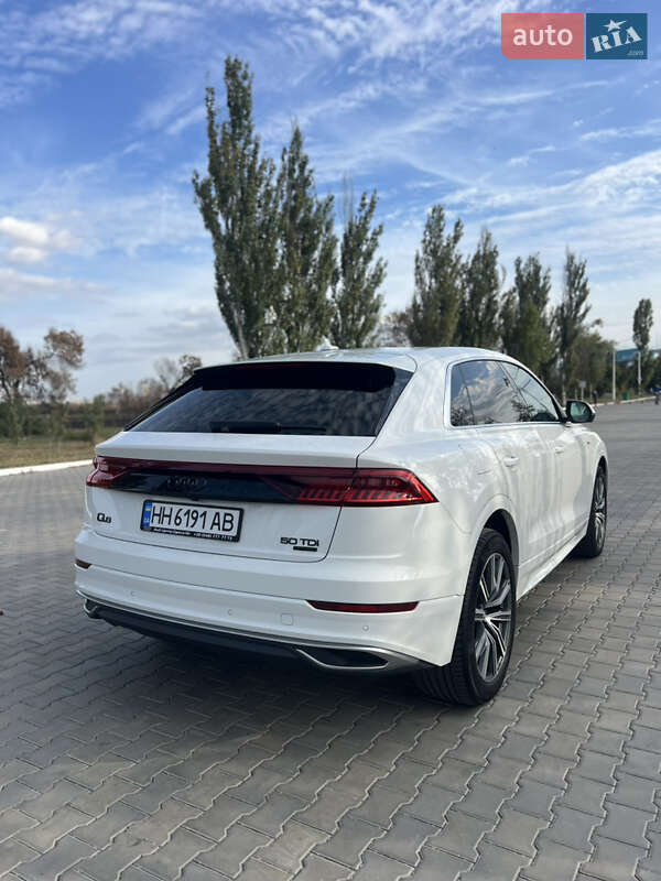Внедорожник / Кроссовер Audi Q8 2021 в Измаиле