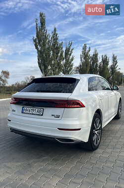 Внедорожник / Кроссовер Audi Q8 2021 в 