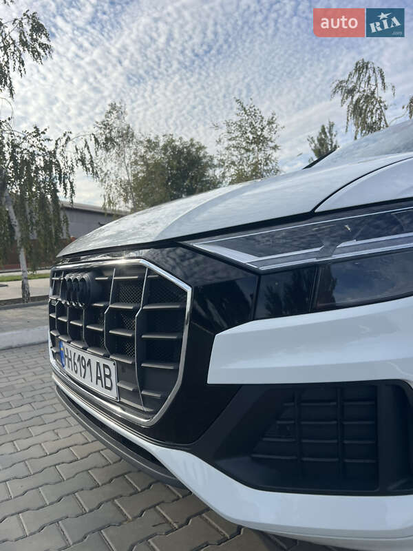 Внедорожник / Кроссовер Audi Q8 2021 в Измаиле