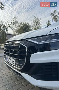 Внедорожник / Кроссовер Audi Q8 2021 в 