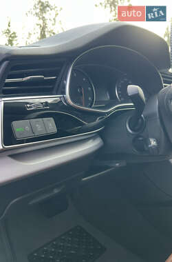 Внедорожник / Кроссовер Audi Q8 2021 в 