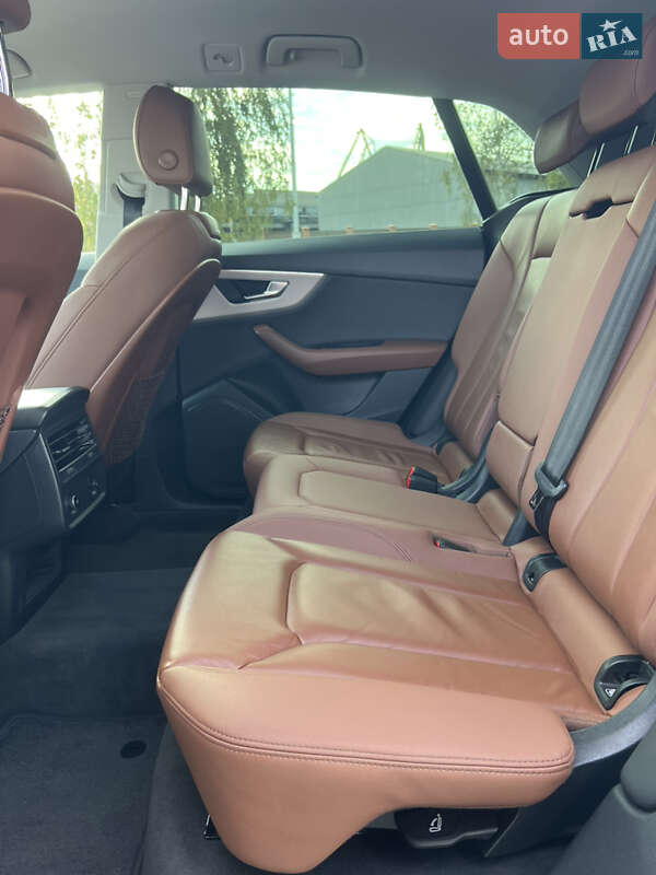 Внедорожник / Кроссовер Audi Q8 2021 в Измаиле
