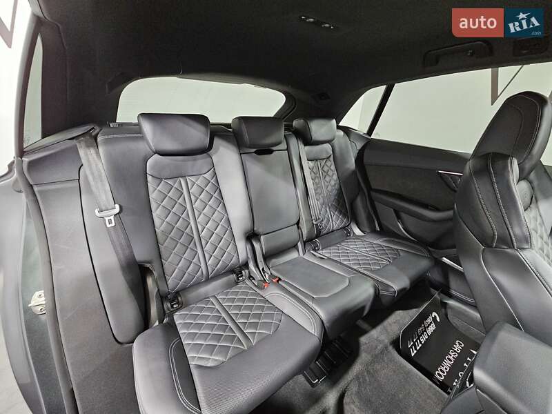 Внедорожник / Кроссовер Audi Q8 2018 в Киеве