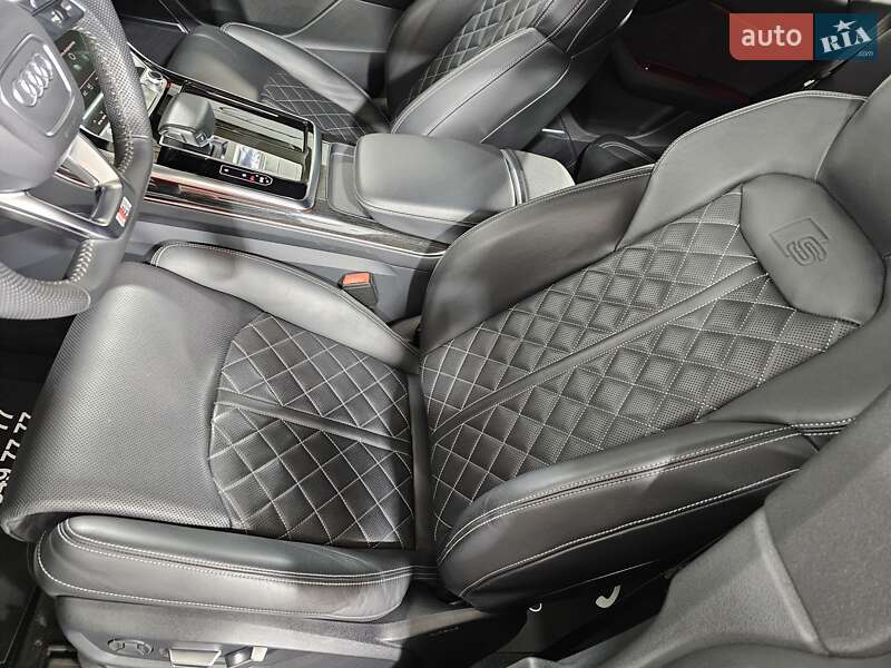 Внедорожник / Кроссовер Audi Q8 2018 в Киеве