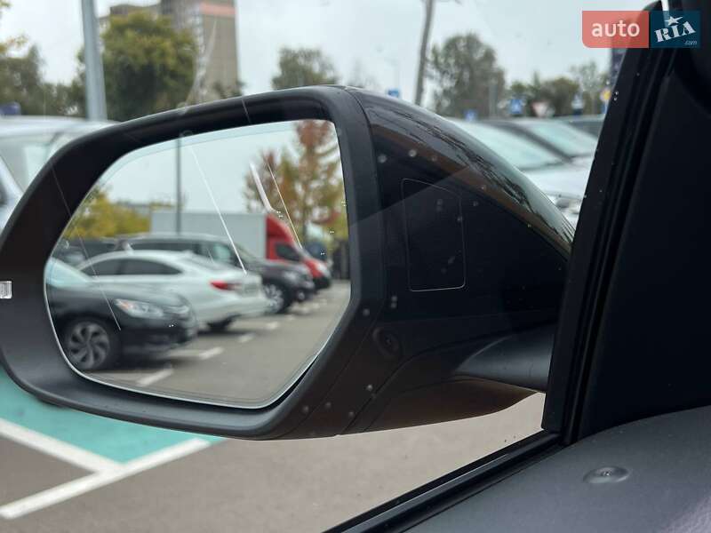 Внедорожник / Кроссовер Audi Q8 2018 в Киеве