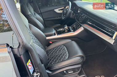 Позашляховик / Кросовер Audi Q8 2021 в 