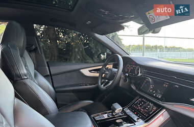 Позашляховик / Кросовер Audi Q8 2021 в 