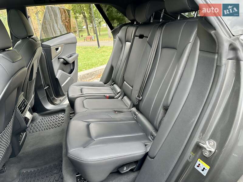 Внедорожник / Кроссовер Audi Q8 2019 в Киеве