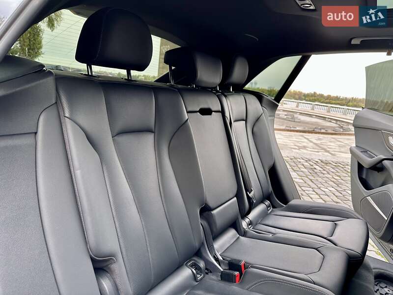 Внедорожник / Кроссовер Audi Q8 2019 в Киеве